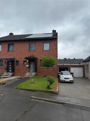Günstiges, gepflegtes 5-Zimmer-Reihenendhaus mit EBK in Jülich