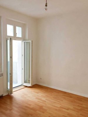 Charmante 2-Zimmer Altbau Wohnung (provisionsfrei) mit Balkon im Komponistenviertel Berlin-Weißensee