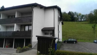 Geschmackvolle 1-Raum-Hochparterre-Wohnung mit Einbauküche in Oberstaufen