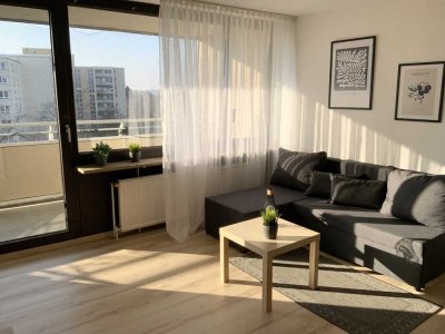 TOP TOP TOP - 01.6.26 - möbliertes Apartment für 1 Person, gr. Balkon und TG zentral direkt bei Audi