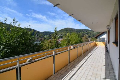 Attraktives Angebot für eine Familie - Wohnung mit viel Platz und sehr großem Balkon mit Ausblick