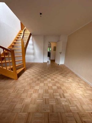 Maisonette-Dachgeschosswohnung in Stuttgart-Vaihingen – 2,5 Zimmer, sofort verfügbar!