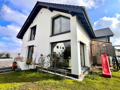 Modernes Einfamilienhaus mit Blick auf die Weinberge