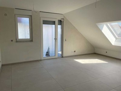 Modernes Wohnen unterm Dach: Neubauwohnung mit Charme & Fernsicht