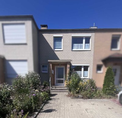 Reihenmittelhaus mit Balkon, Terrasse und gepflegten Gartenstück  direkt in Lehre!