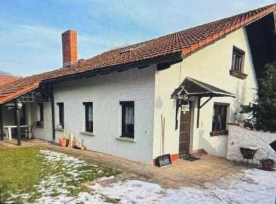 Geräumiges Einfamilienhaus mit Garage in Suhl-Albrechts