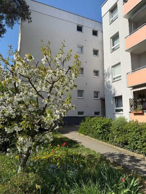 Stilvolle, gepflegte 2-Zimmer-Wohnung mit Balkon und Einbauküche in Obertshausen