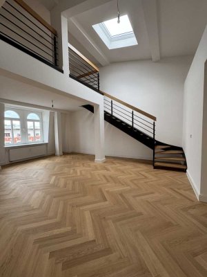 Beeindruckende Galeriewohnung mit Dachterrasse und Aufzug