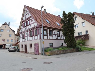Liebevoll saniertes Fachwerkhaus in der Ortsmitte von Neubulach-Oberhaugstett.