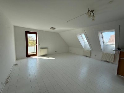 2-Zimmer Dachgeschosswohnung mit Balkon in ruhiger Lage