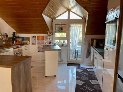 Helle 3 Zimmer Dachgeschosswohnung mit kleinem Balkon und hochwertiger Einbauküche in Pforzheim