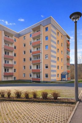 großzügige 4-Zimmer-Wohnung mit zwei Balkonen und Kfz-Stellplatz