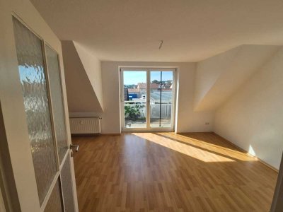 Ansprechende 3-Zimmer-Dachgeschosswohnung mit Balkon und Einbauküche in Krumbach (Schwaben)