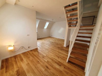Schöne zwei Zimmer Wohnung mit Einbauküche in Düsseldorf, Rath