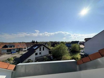 Dachwohnung (2.OG) mit EBK, Dachterrasse + Stellplatz in angenehmer Lage von Kirrlach!