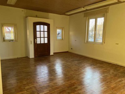 Exklusive 2,5-Zimmer EG-WG-Wohnung