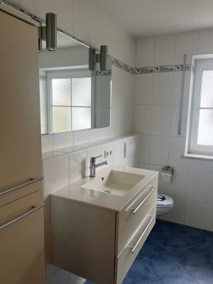 Attraktive und vollst. renovierte 7-Raum-Doppelhaushälfte mit geh. Innenausstattung