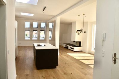 Erstbezug nach Sanierung: 3-Zi.-Dachgeschosswohnung mit Balkon in Friedenau