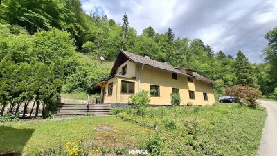 Soisgegend: Sanierungsbedürftiges Wohnhaus mit Nebengebäude