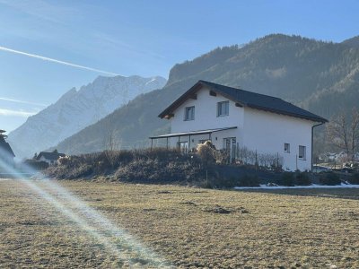 Neuwertiges Wohnhaus, süd-westseitig überdachte Terrasse, Doppelcarport! Zweitwohnsitzfähig!