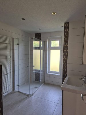 Wohnung mit Garten und Garage