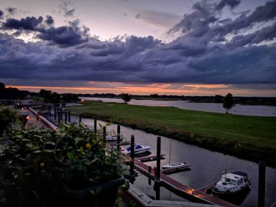 Schöne 3-Zimmer-Wohnung mit Balkon und vollem Blick auf Elbe und Hafen in Hitzacker (Elbe) - von p.-