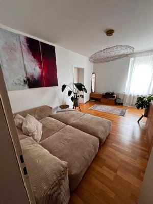 Lichtdurchflutete Altbauwohnung mit Balkon in Bestlage der Isarvorstadt