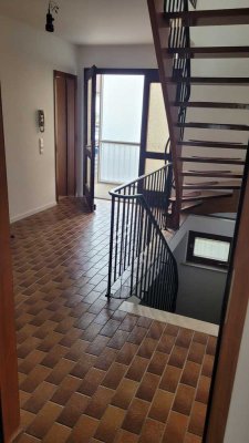 Großzügiges Haus mit 7 Zimmern in Stuttgart Stammheim