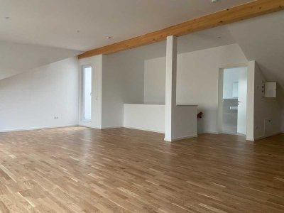 Stilvolle 3,5-Zimmer-Wohnung mit EBK und 2 Balkonen in Frankfurt-Kalbach