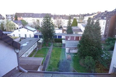 Charmante Altbau-Dachgeschosswohnung mit Gartenanteil!