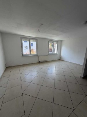 *Charmante 2 Raum Wohnung mit Tageslichtbad*