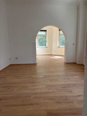 Einfamilienhaus mit 6 Zimmern + Ladenlokal im EG