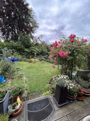 Stadt trifft Natur: Wohnidylle mit urbanem Komfort - Zweifamilienhaus in der Marienburger Höhe