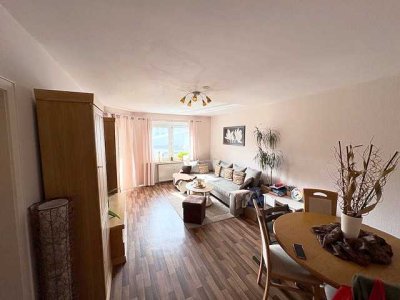 Schöne 2,5 Raum Wohnung in zentraler Lage, 
mit Balkon !
