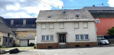 Bauträger aufgepasst: ehem. Bauernhaus mit Nebengebäuden auf 1486 m² Grundstück!