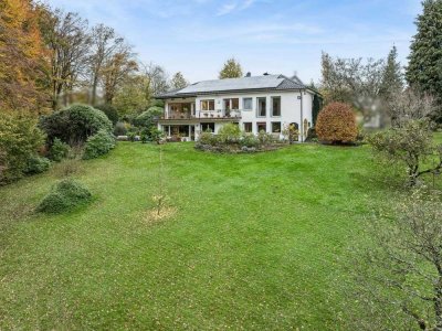 Anwesen mit zwei Einfamilienhäusern umgeben von Wald und Ländereien in begehrter Lage von Overath