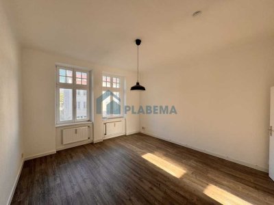 Komplett renovierte 3 Zimmer- Wohnung, Einbauküche, Waschmaschine, Uni-nah