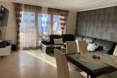 Luxuriöse möblierte 3-Zimmer-Wohnung mit Balkon, 2 Bädern, TG-Stellplatz ,Keller im 1. OG in München