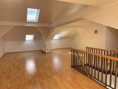 Lichtdurchflutete Maisonette-Whg Penthousecharakter, Dachterrasse, Fernsicht, Garage, WG-geeignet