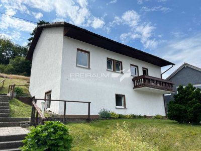 FREIRAUM4 +++ Charmantes freistehendes EFH 
mit Garage und Grünfläche in Niederndorf!