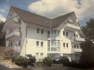 Gepflegte 4-Zimmer-DG-Wohnung mit Balkon und EBK in Breidenbach