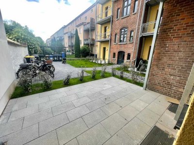 2 Zimmer Erdgeschosswohnung mit großer Sonnenterrasse, auf Wunsch mit Küche möglich
