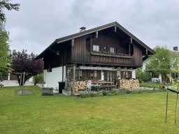 Freistehendes Einfamilienhaus mit Bergblick in Traumlage
