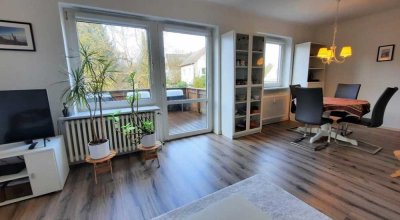 Vollständig renovierte Wohnung mit drei Zimmern sowie Balkon und EBK in Kiel