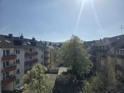 *Gemütliiche 3-Zimmer Dachgeschosswohnung im Gerichtsviertel mit Gartennutzung zu verkaufen*