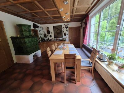 Renovierugsbedürftige Wohnung mit dem gewissen Etwas!