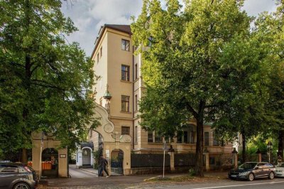 Exklusive Altbau-Etagenwohnung in historischer Stadtvilla im Zentrum vom Augsburg