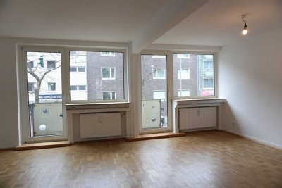 ELLER EXKLUSIVE UND HELLE WOHNUNG LAMINAT MÖGL. FLIESEN IN KÜCHE 2 BALKONE SANIERTES BAD RENOVIERT