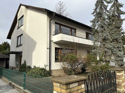 2 Familienhaus mit ausgebautem DG, zwei Garagen und großem Garten in ruhiger Lage von Hockenheim