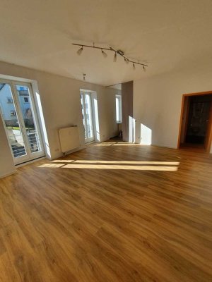 Vollständig renovierte Wohnung in saniertem Altbau, Wohnküche, 3 Zimmer, in Niederfischbach